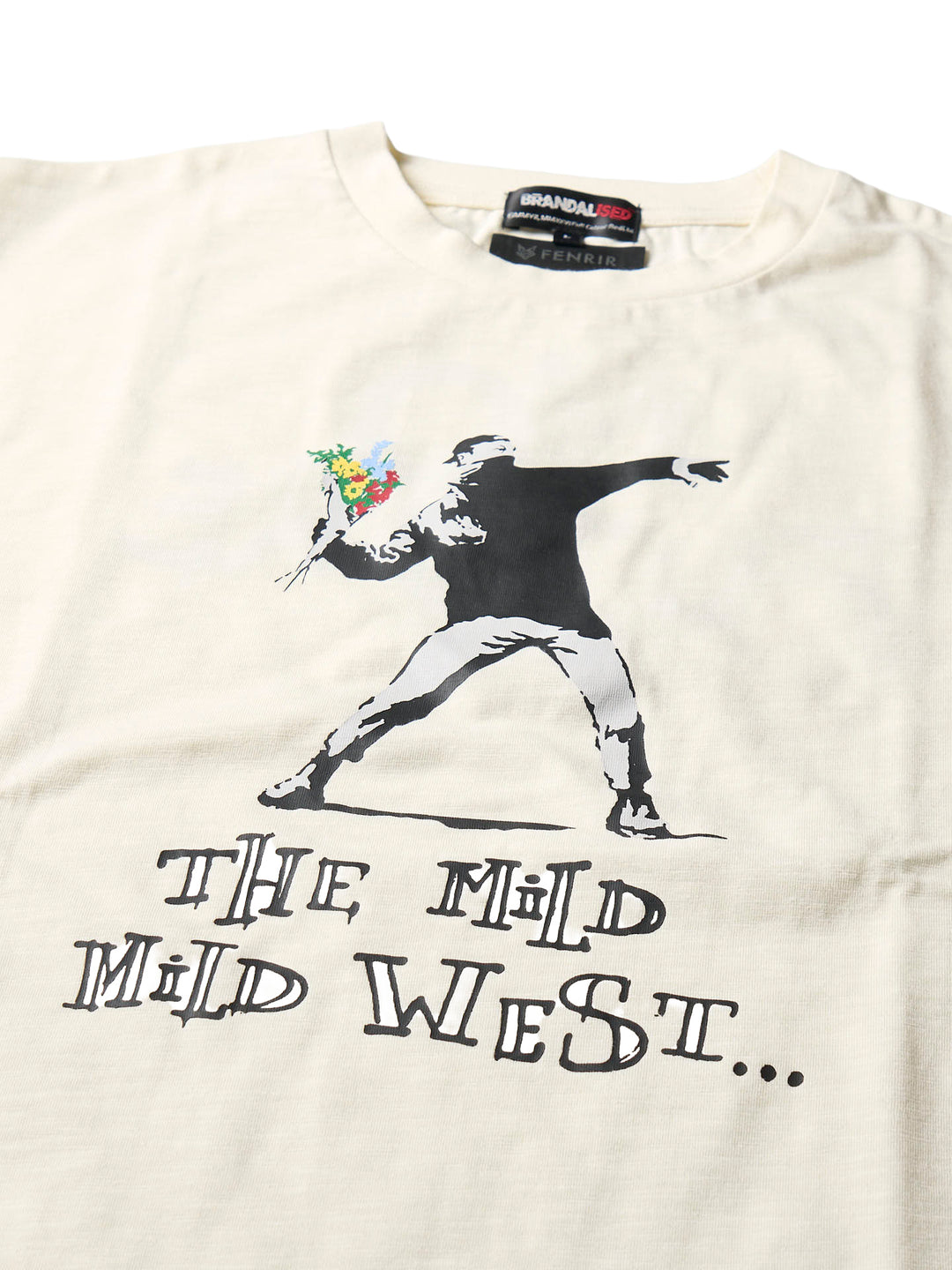 【NEW】Love is in the airTシャツ