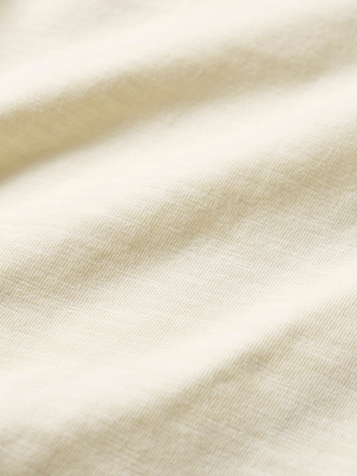 【NEW】Love is in the airTシャツ
