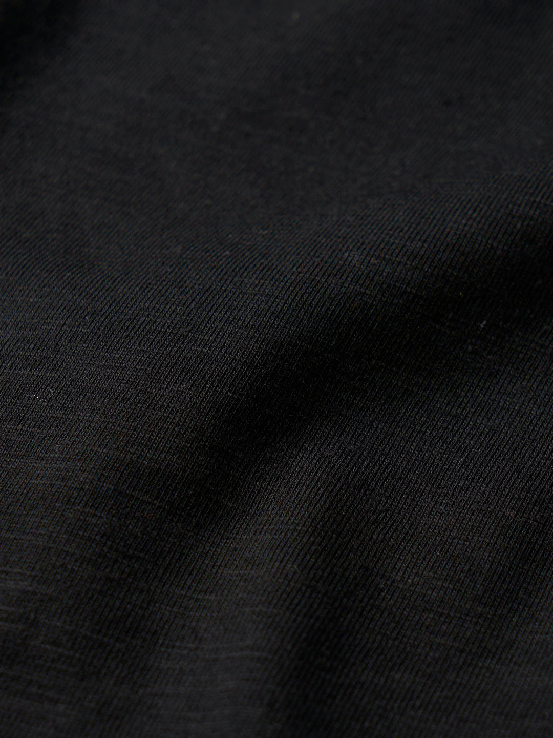 【NEW】Love is in the airTシャツ