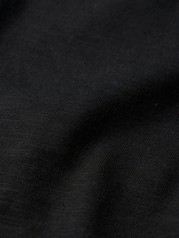 【NEW】Love is in the airTシャツ