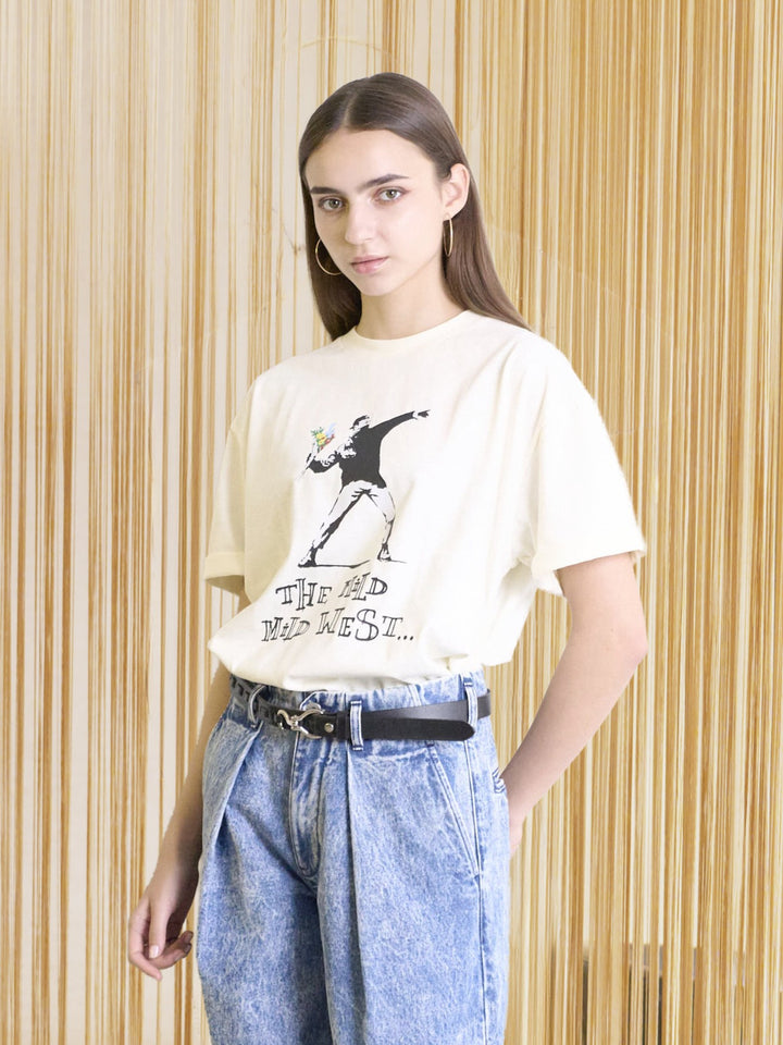 【NEW】Love is in the airTシャツ