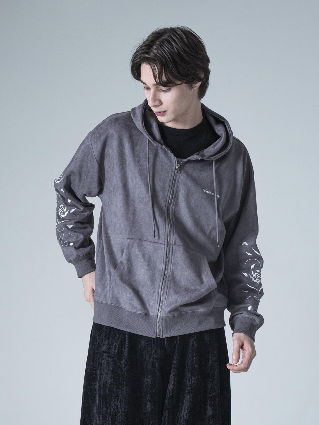 【NEW】トライバルフラワー刺繍ZIP UPフーディ