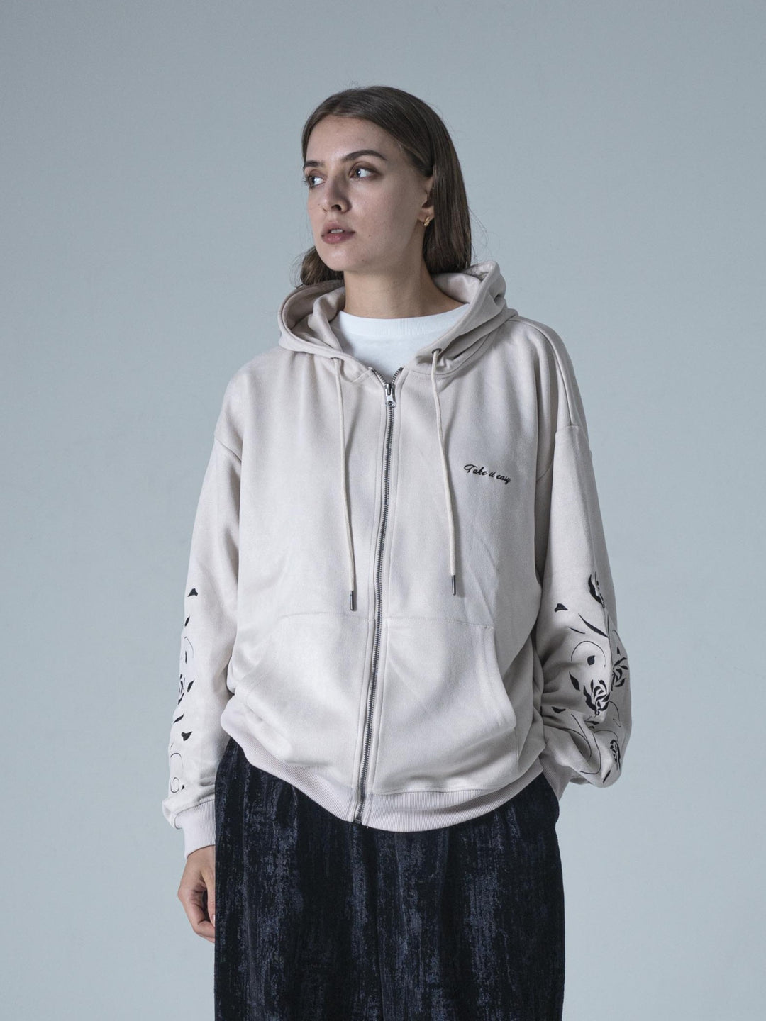 【NEW】トライバルフラワー刺繍ZIP UPフーディ